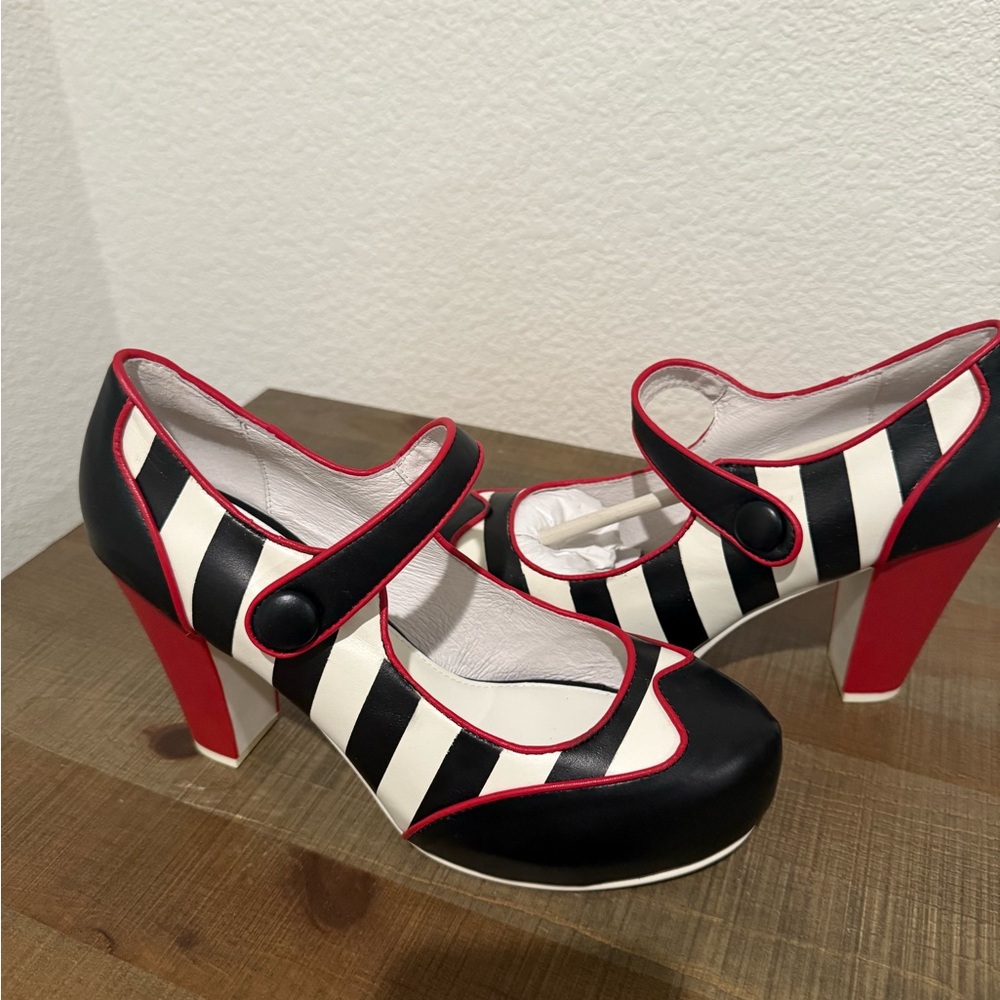 New! Stylish Black and White Striped Mary Jane Heels